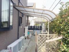 洗濯干し屋根 三協メニーウェルテラス1階