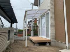 人工木デッキ LIXIL 人工木 樹ら楽ステージ 1階テラス屋根 (雨除け) YKKAP ソラリアF フラット屋根 スタンダード 壁付