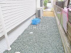 犬走り 防犯砂利敷き バラス砕石 防草シート加工
