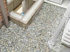 犬走り 防犯砂利敷き バラス砕石 防草シート加工