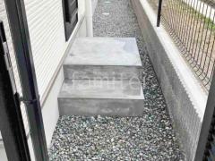 犬走り 防犯砂利敷き バラス砕石 防草シート加工