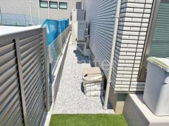 犬走り 伊吹砂利敷き 防草シート加工
