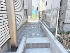犬走り 伊吹砂利敷き 防草シート加工