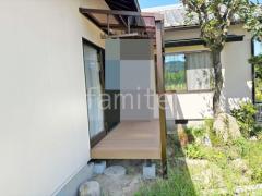 人工木デッキ LIXIL 人工木 樹ら楽ステージ 1階テラス屋根 (雨除け) YKKAP ソラリアF フラット屋根 スタンダード 壁付
