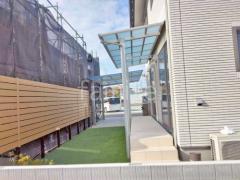 1階テラス屋根 (雨除け) YKKAP 独立式 レセパ Tタイプ フラット屋根 独立式 スタンダード タイルデッキ 壁1面 LIXIL グレイスランド ベーシック